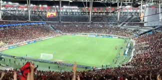 Torcida do Flamengo presente no Maracanã na vitória sobre o Estudiantes