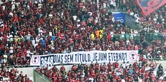 Torcida do Flamengo provoca o Vasco no Maracanã