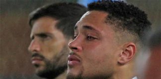 Vitor Roque chorando, vendo o Flamengo levantar o TETRA da Libertadores em 2025