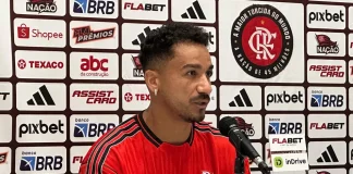 Danilo dando entrevista pelo Flamengo