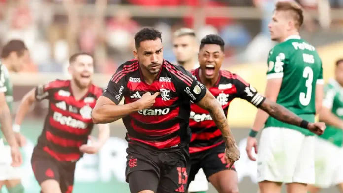 O zagueiro Danilo comemora o gol da vitória do Flamengo sobre o Palmeiras na final da Libertadores. Foto: Gilvan de Souza / Flamengo