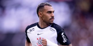 Lateral direito Matheuzinho, do Corinthians