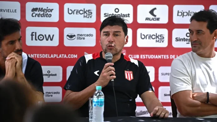 Alexander ‘Cacique’ Medina, técnico do Estudiantes