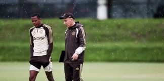 Wallace Yan com Léo Jardim em treino