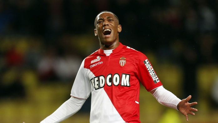Martial em campo pelo Mônaco
