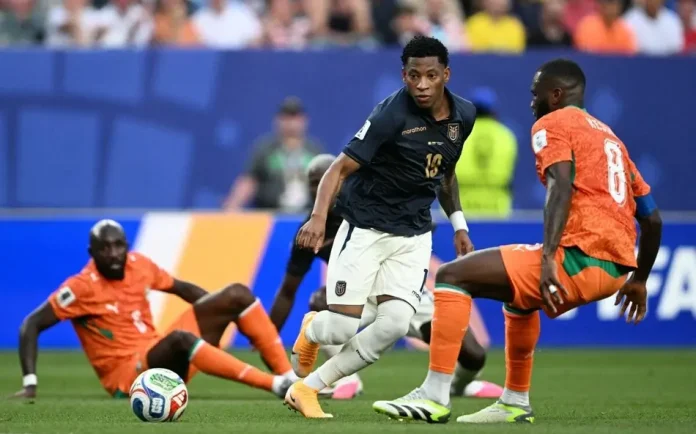 Plata pela Seleção Equatoriana contra a Costa do Marfim pela Copa do Mundo