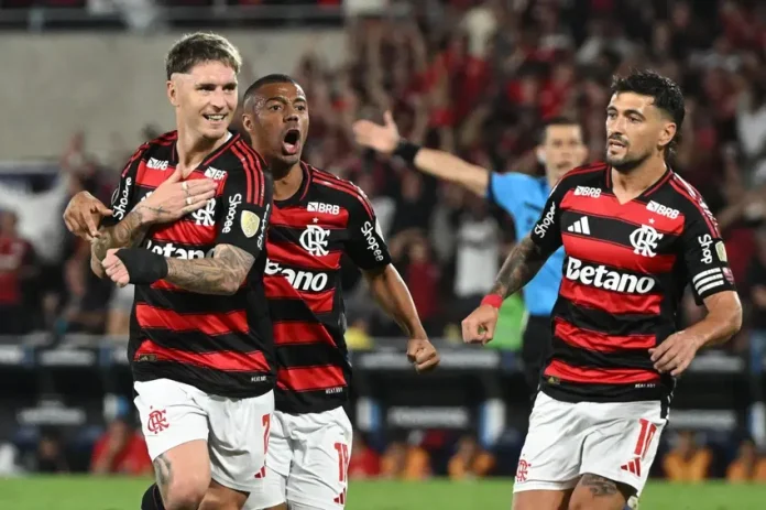 Varela, De la Cruz e Arrascaeta jogadores do Flamengo, estão na Seleção Uruguaia pela Copa do Mundo