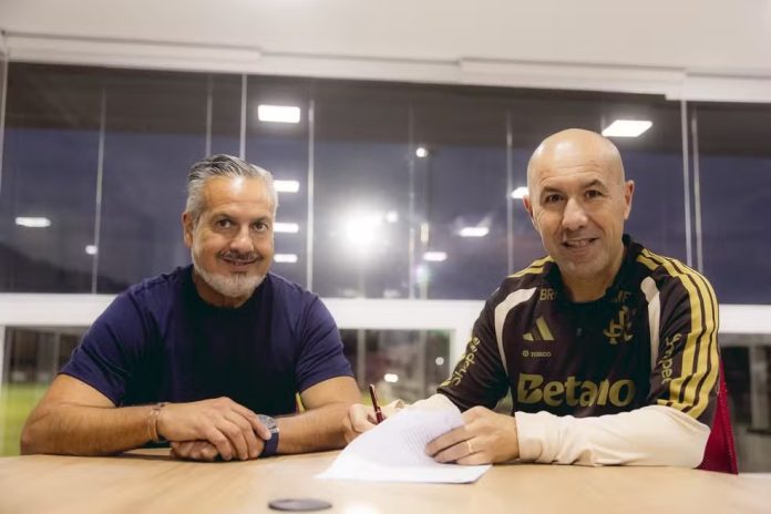 Boto, diretor do Flamengo e Léo Jardim técnico do Flamengo