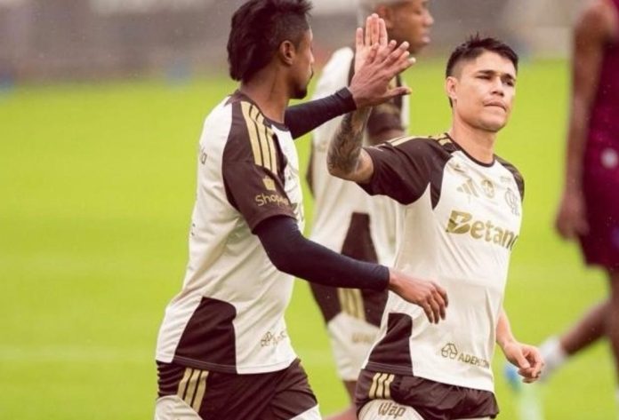 bruno-henrique-comemora-gol-contra-bonsucesso Bruno Henrique e Luiz Araújo comemorando o gol hoje no Ninho do Urubu contra o Bonsucesso