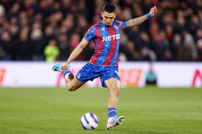 Daniel Muñoz lateral-direito colombiano atua pelo Crystal Palace