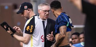 Danilo com Ancelotti, em jogo contra o Egito