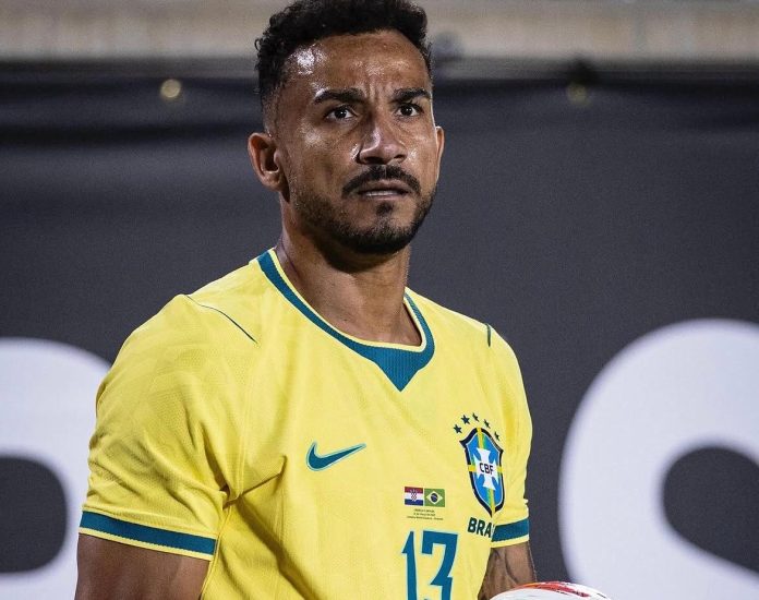 Danilo do Flamengo pela Seleção Brasileira
