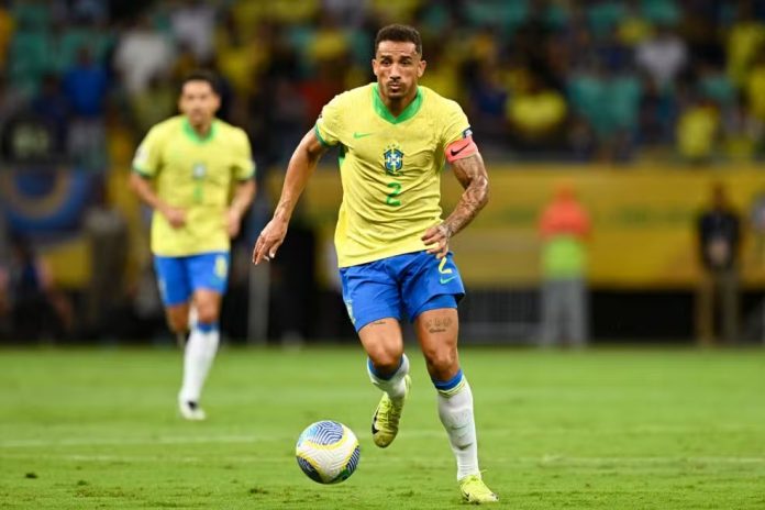 Danilo pela Seleção Brasileira