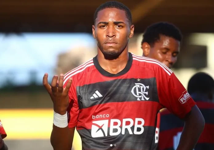 O meia-atacante Lorran, retornou ao Flamengo após uma passagem por empréstimo pelo Pisa, da Itália.