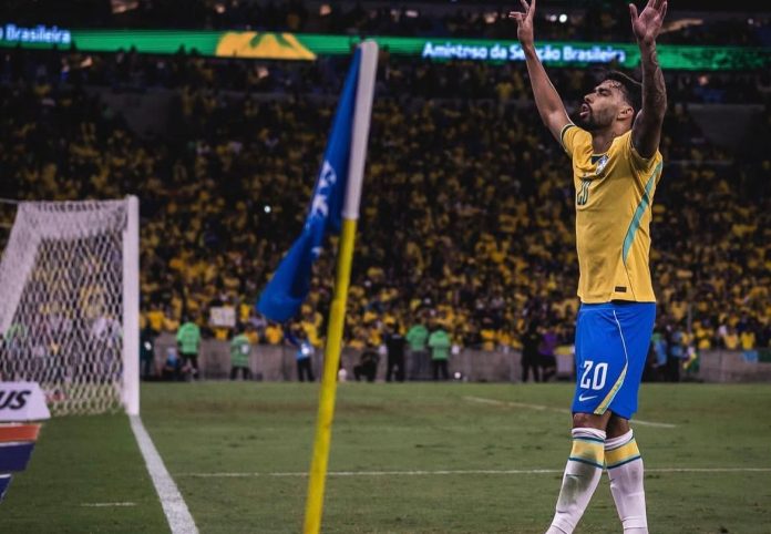 Paquetá comemora gol contra a Seleção do Panamá, no Maracanã