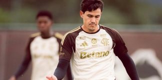Pedro em treino no Ninho do Urubu para Intertemporada em Portugal