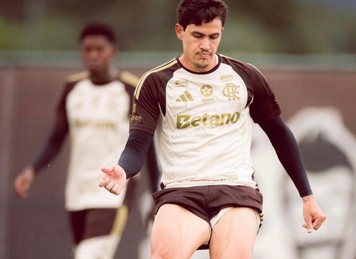 Pedro em treino no Ninho do Urubu para Intertemporada em Portugal