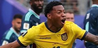 Plata comemorando seu gol pela Seleção do Equador