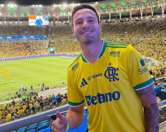 Saúl, jogador do Flamengo, assiste a Seleção Brasileira contra o Panamá no Maracanã