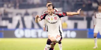 Matías Viña em campo pelo Flamengo
