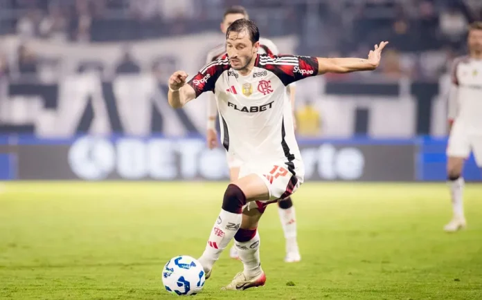 Matías Viña em campo pelo Flamengo