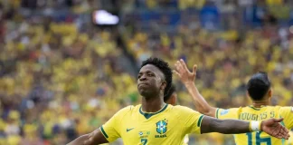 Vini Jr comemorando o gol contra a Escócia pela Seleção Brasileira na Copa do Mundo