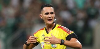 O árbitro Matheus Delgado