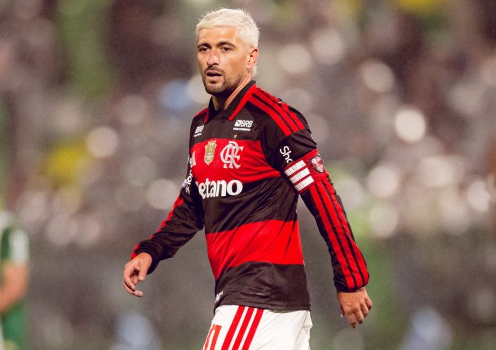 Arrascaeta em campo na goleada do Flamengo sobre a Chapecoense