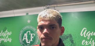 Ayrton Lucas em entrevista após goleada do Flamengo sobre a Chapecoense