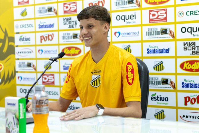 Goleiro Pedro Martins no sub-20 do Novorizontino