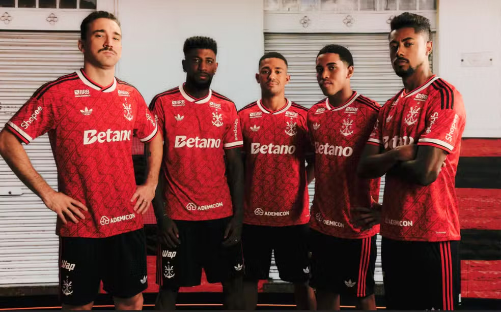 Léo Ortiz, Emerson Royal, Samuel Lino, Joshua e Bruno Henrique no lançamento da camisa 3 do Flamengo 2026