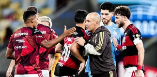 Leonardo Jardim e jogadores do Flamengo