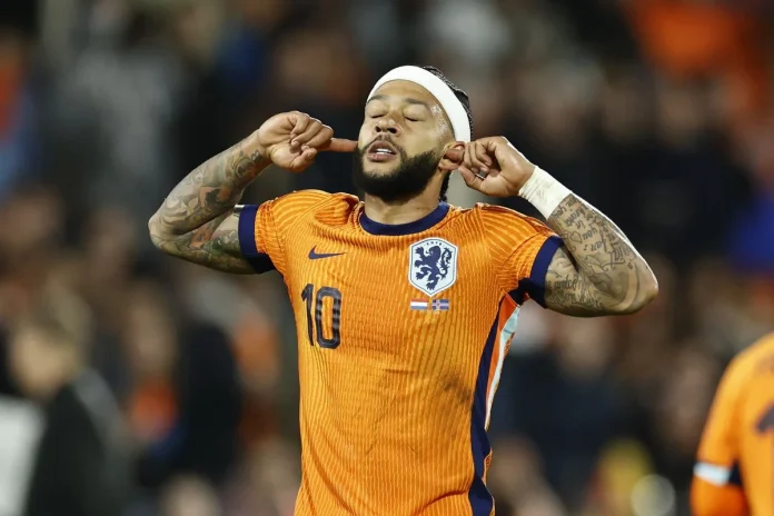 Memphis Depay comemora gol pela seleção holandesa