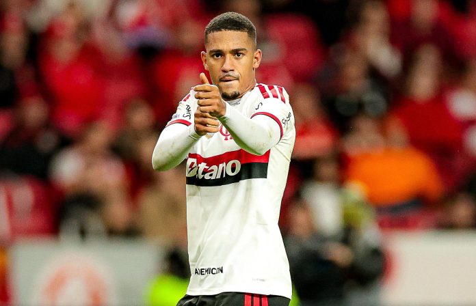 Samuel Lino marcou o gol do Flamengo no empate com Inter no Beira-Rio