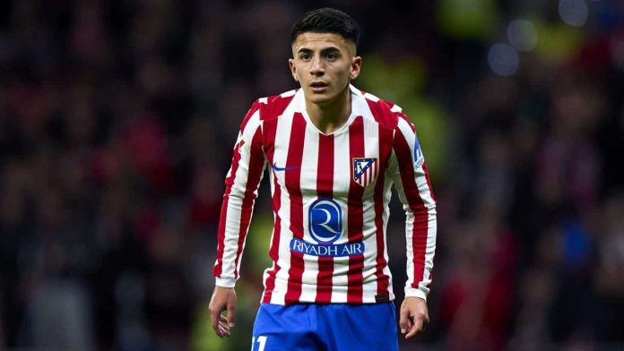Thiago Almada em campo pelo Atlético de Madrid