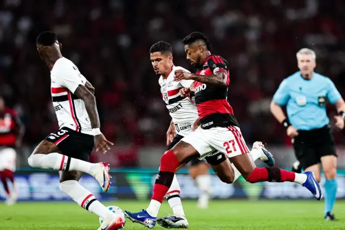 Flamengo x São Paulo pela libertadores no Maracanã no último domingo (26)