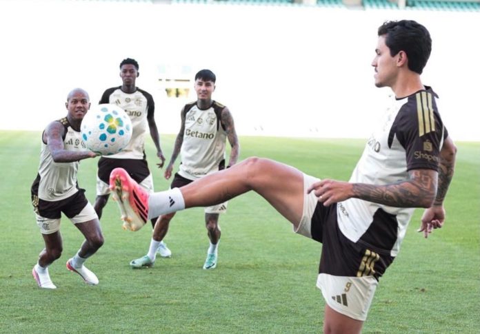Jogadores do Flamengo treinando para o jogo de hoje (08) contra o Lausanne Sport, em Portugal