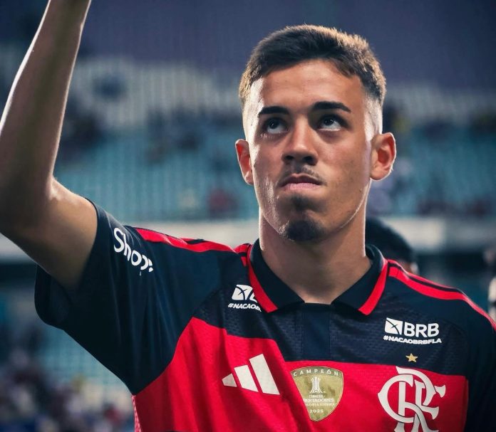 Lateral-esquerdo e zagueiro Johnny Góes da base do Flamengo