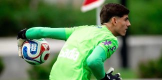 Léo Nannetti é um goleiro de 18 anos, revelado pelas categorias de base do Flamengo