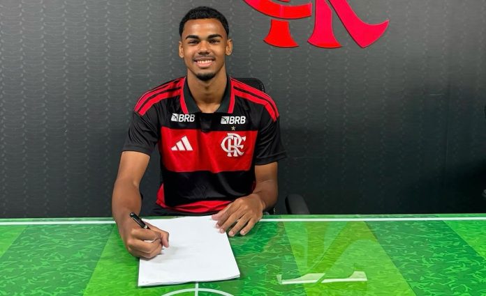 Marcos Pierre da base do Flamengo assina contrato profissional até 2029