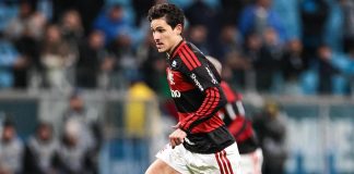 Pedro em campo pelo Flamengo