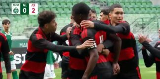 Jogadores do Sub 17 do Flamengo comemoram o gol de Daniel Silva, contra o Palmeiras