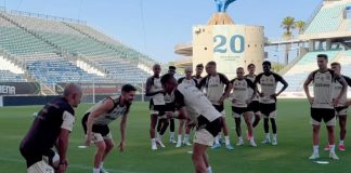 Time do Flamengo treinando em Portugal