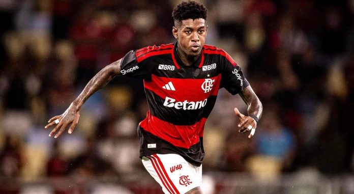 Vitão, zagueiro do Flamengo