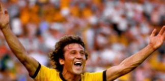 Zico, ídolo do Flamengo, jogando pela Seleção Brasileira