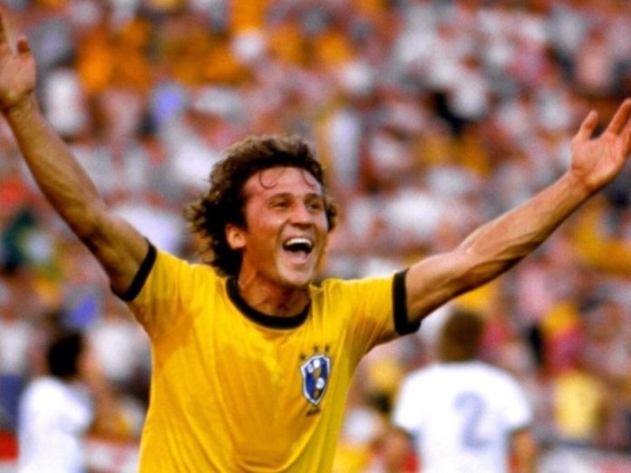 Zico, ídolo do Flamengo, jogando pela Seleção Brasileira