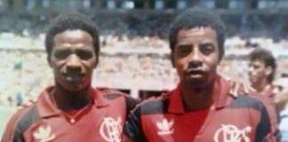 Adílio e Andrade em campo pelo Flamengo no Maracanã no anos 80; Mozer ao fundo