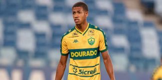 Aiyran em campo pelo Cuiabá