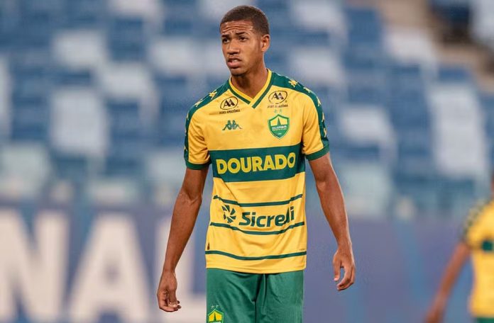 Aiyran em campo pelo Cuiabá