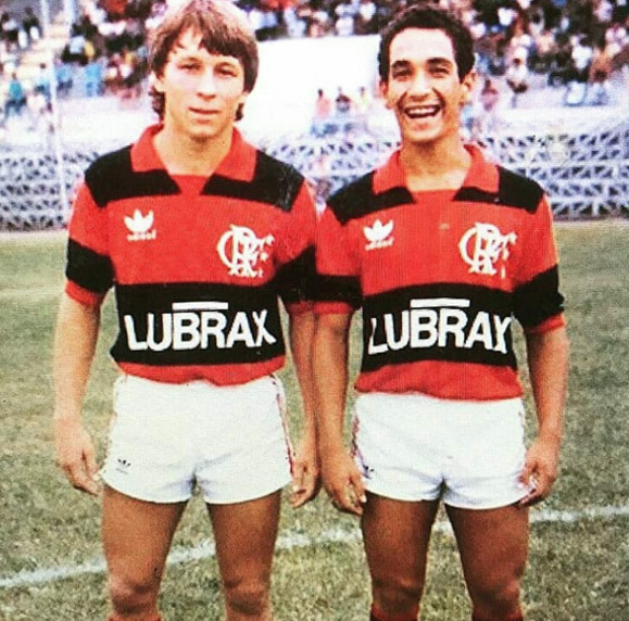 Os jovens Alcindo e Zinho no time juvenil do Flamengo no ano de 1985